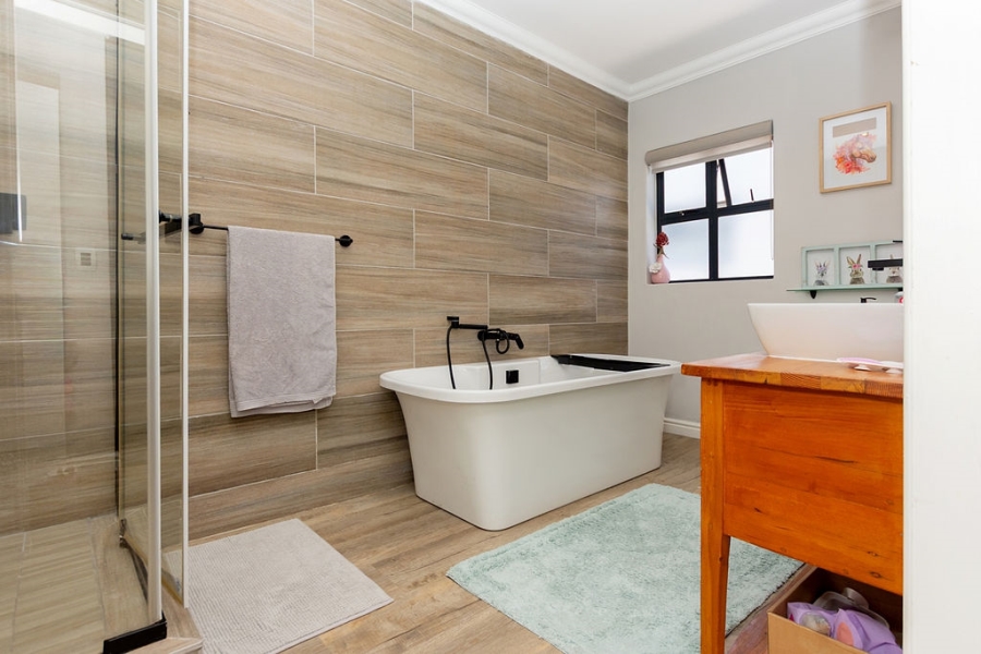 4 Bedroom Property for Sale in Calypso Beach Western Cape